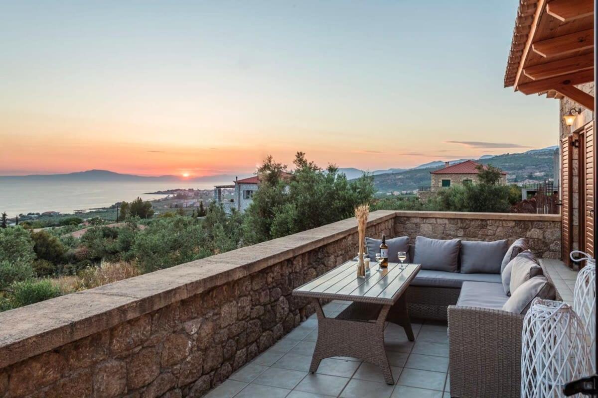 Mani Panoramic Seaviews - Luxury Summer Haven Lévktron المظهر الخارجي الصورة
