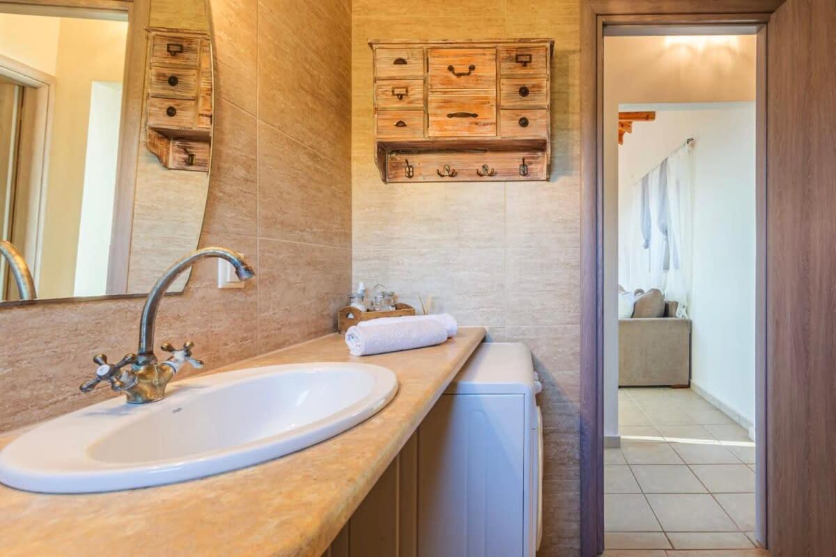 Mani Panoramic Seaviews - Luxury Summer Haven Lévktron المظهر الخارجي الصورة