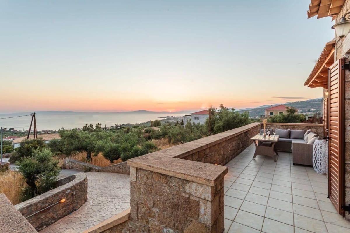 Mani Panoramic Seaviews - Luxury Summer Haven Lévktron المظهر الخارجي الصورة