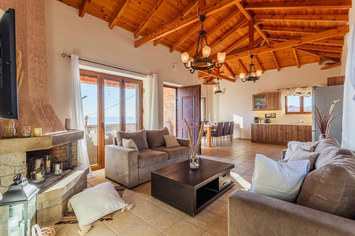 Mani Panoramic Seaviews - Luxury Summer Haven Lévktron المظهر الخارجي الصورة