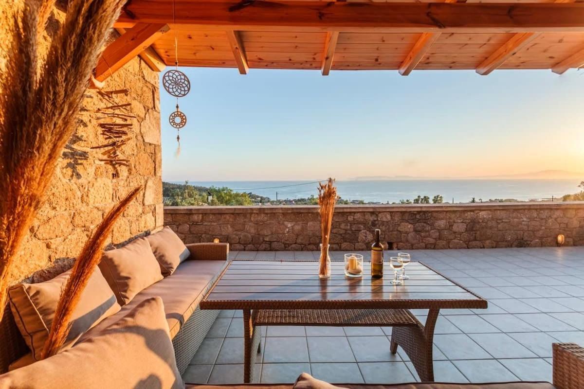 Mani Panoramic Seaviews - Luxury Summer Haven Lévktron المظهر الخارجي الصورة